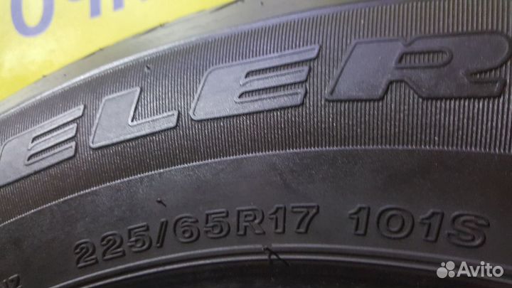 Bridgestone Dueler H/T D687 225/65 R17