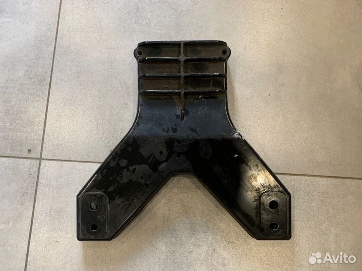 Крепление продольного рычага Mercedes-Benz S-Class