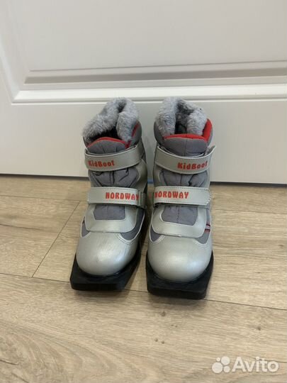 Лыжные ботинки