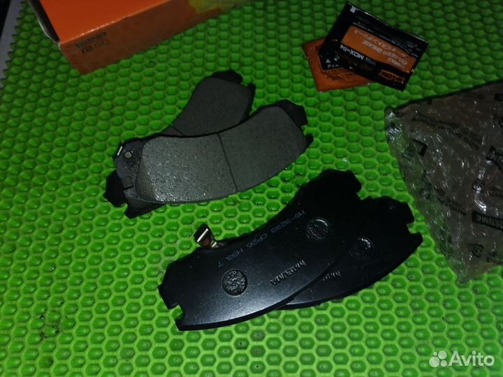 Колодки тормозные передние Митсубиси Оутлендер XL