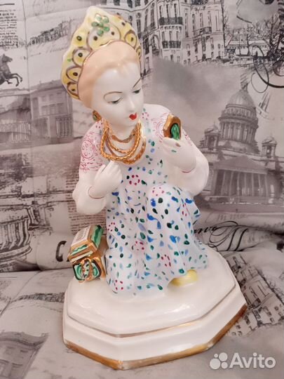 Статуэтка фарфор