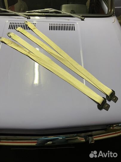 Белые ремни безопасности