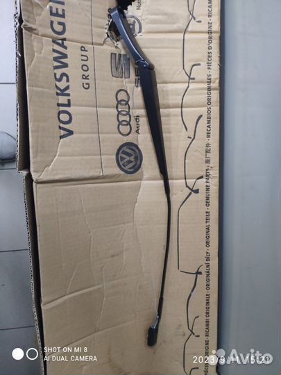 Щётка держатель 5NB955410 правый