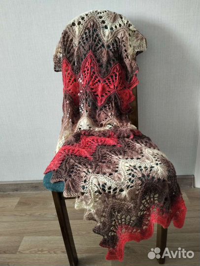 Вязанный палантин