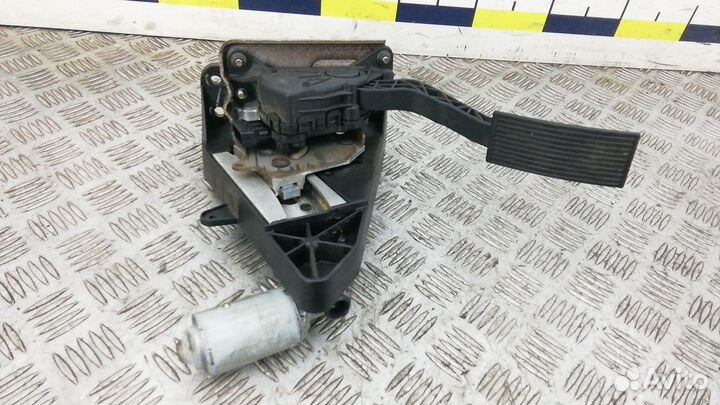 Педаль Nissan Pathfinder R51 2005 18002EB400