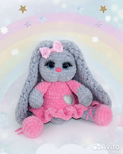 Вязаные игрушки. Зайки в подарок