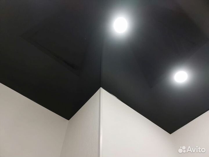 Натяжной потолок белый