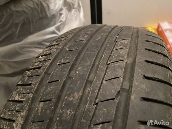 Yokohama BluEarth-XT AE61 215/65 R16 98H