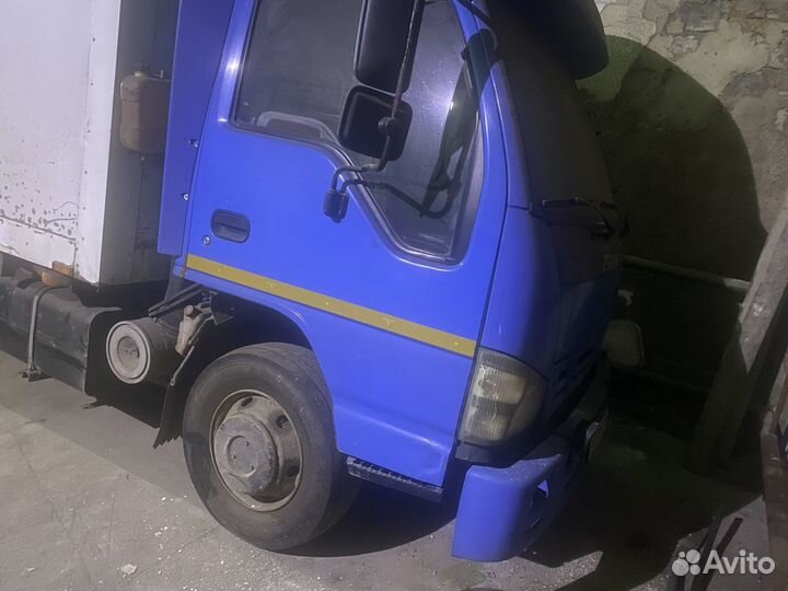 Isuzu NQR75, 2010