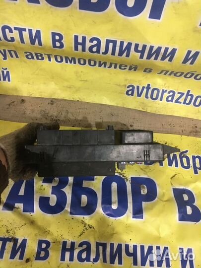 Блок предохранителей Opel Zafira B