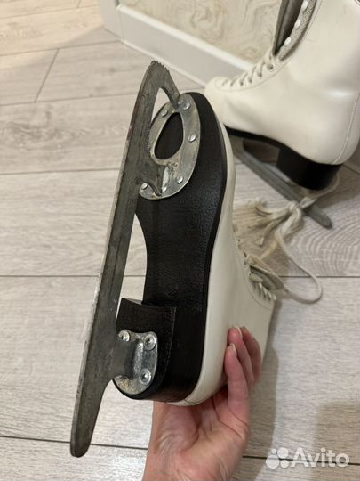 Коньки фигурные 38 размер