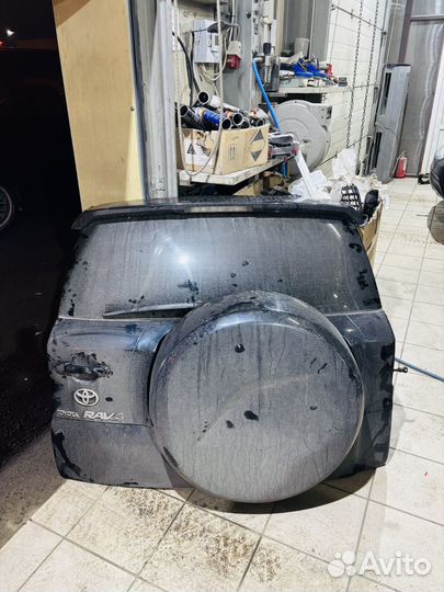 Дверы багажника рав4 в зборе
