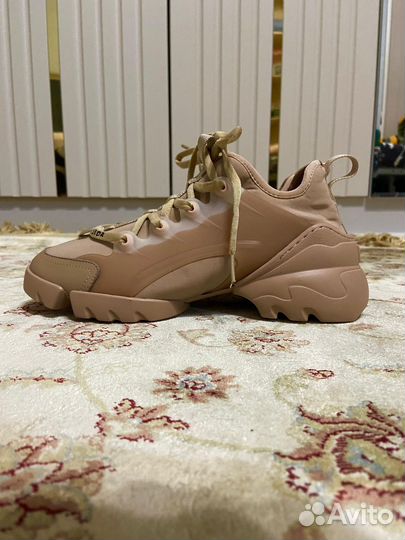 Кроссовки женские