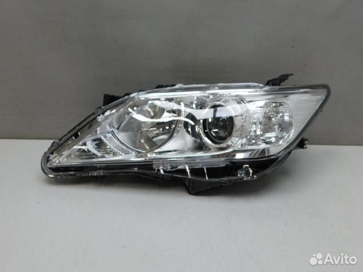 Фара левая Toyota Camry