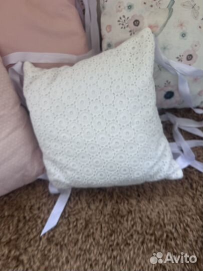 Бортики подушки в детскую кроватку для девочки