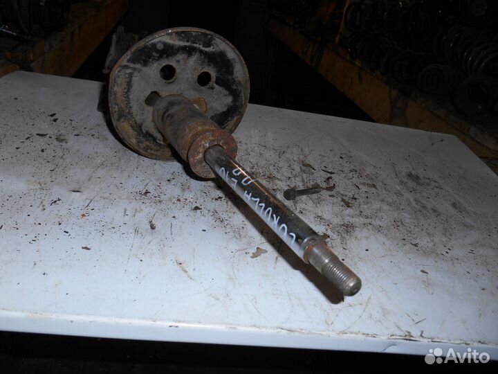 Стойка правая Toyota Corolla E10 Тойота Королла 10