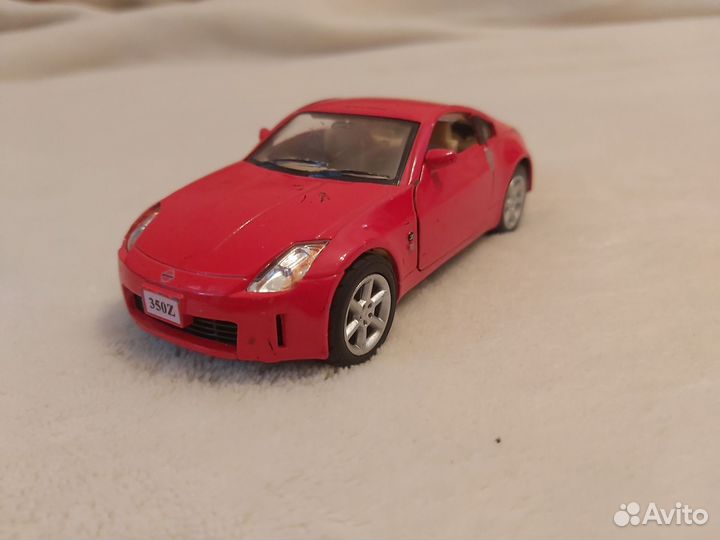 Модель автомобиля Kinsmart Nissan 350Z 1/34