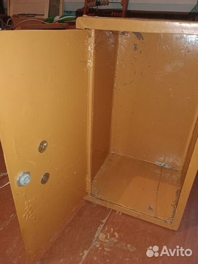 Сейф металлический