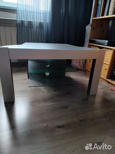 Полка под телевизор