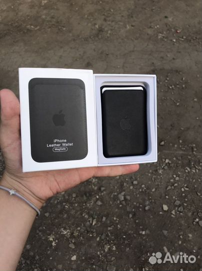 Leather Wallet на iPhone