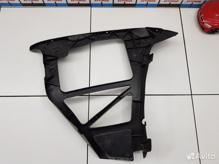 Кронштейн заднего бампера правый (Ford Focus)
