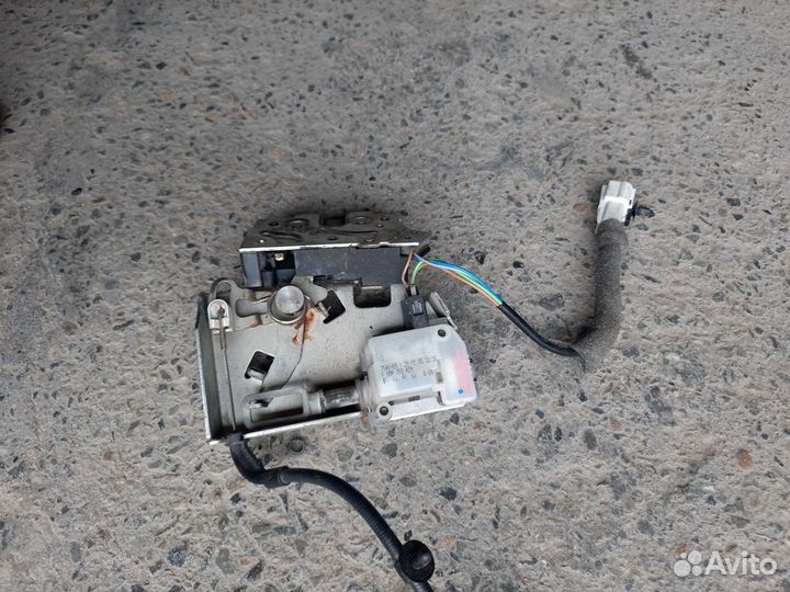 Ford Mondeo 3 - замок крышки багажника