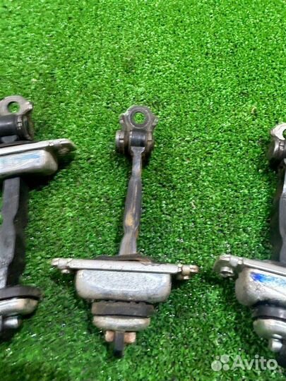 Ограничитель двери Ravon R2 M300 B12D2 2016