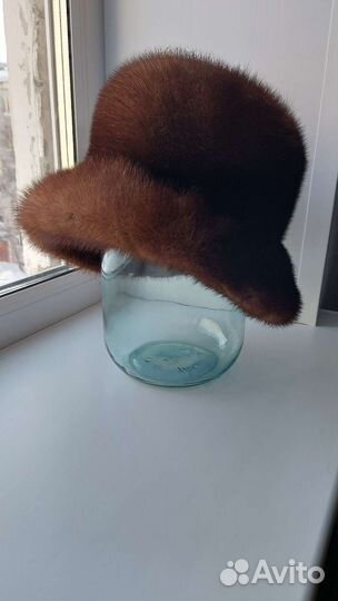 Женские меховые шапки