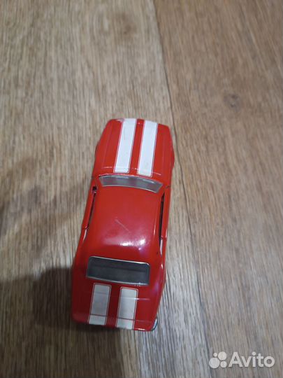 Игрушечная машина