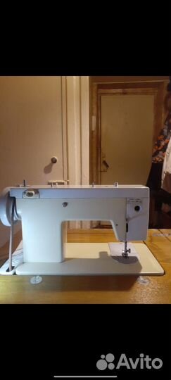 Швейная машинка чайка 143