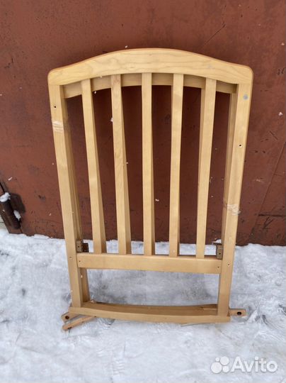 Детская кроватка с маятником