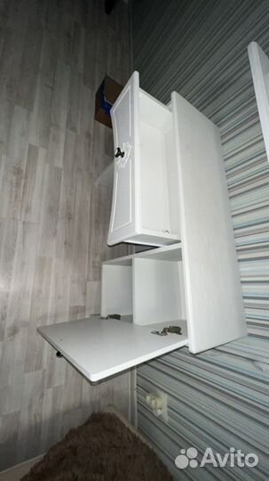 Гримерный стол с зеркалом