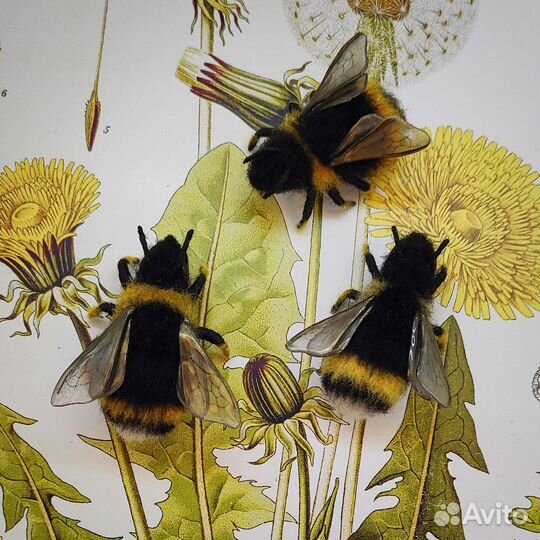 Брошь шмель