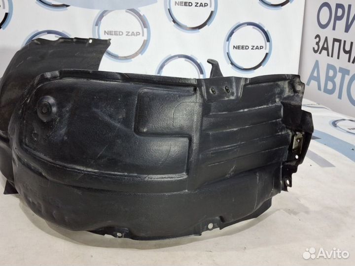 Подкрылок передний правый Toyota Camry