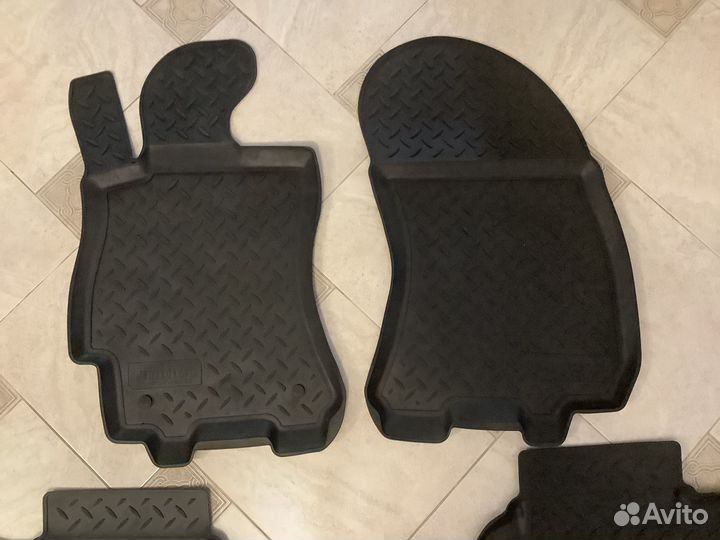 Автомобильные коврики резиновые