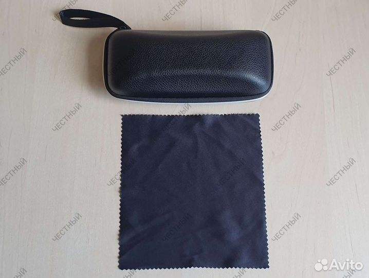 Защитный футляр для очков с салфеткой новый