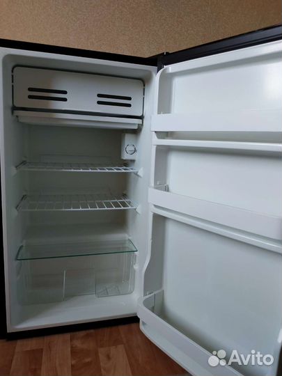 Мини-холодильник shivaki shrf-104CHT