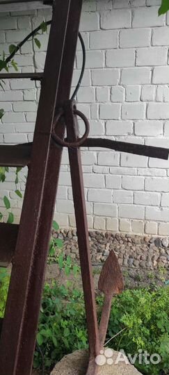 Якорь старинный