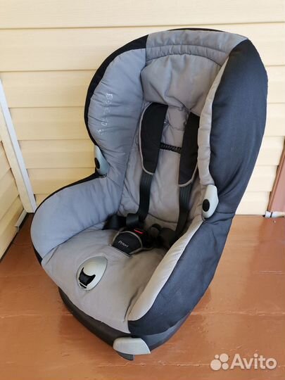 Детское автокресло серое