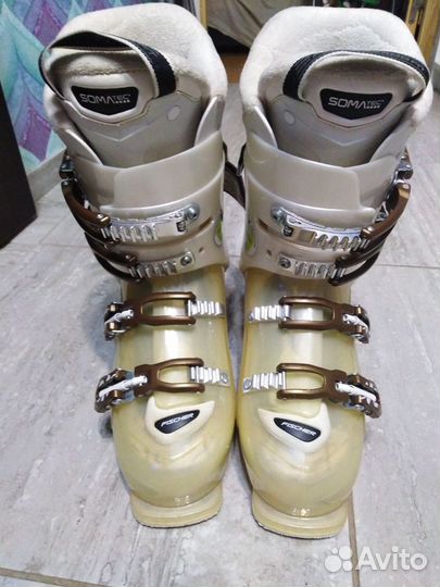Горнолыжные ботинки женские