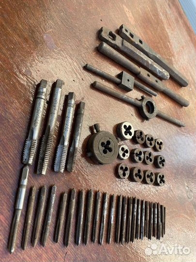 Набор метчиков и плашек СССР