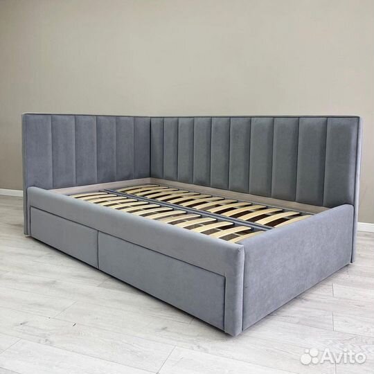 Кровать детская с мягкой спинкой