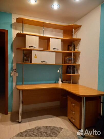 Большой письменный стол