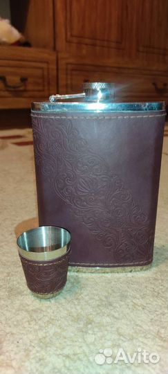 Фляга и рюмка