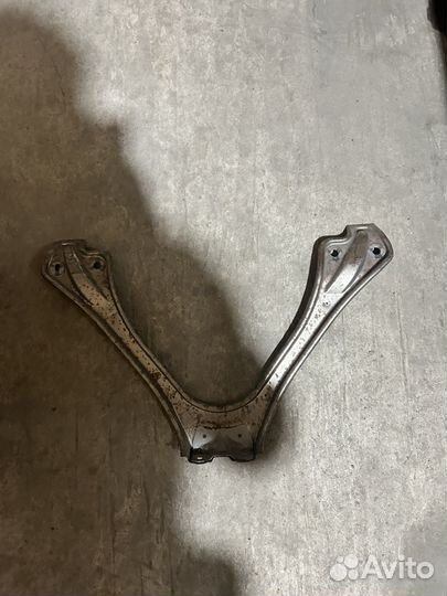 Рапорка задняя за сиденьем Carina