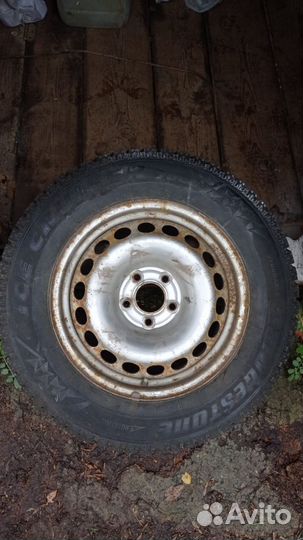 Bridgestone Ice Cruiser 7000 215/65 R16