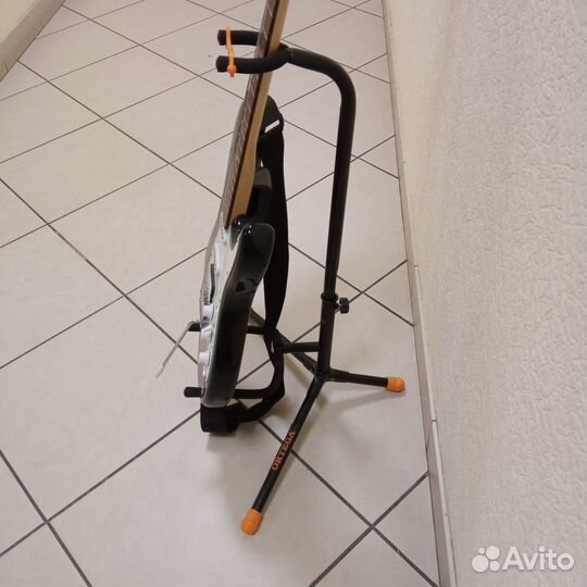 Стойки и держатели для гитар и клавишных