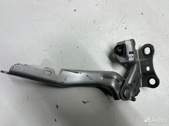Петля капота передняя правая Toyota Camry V70/V75