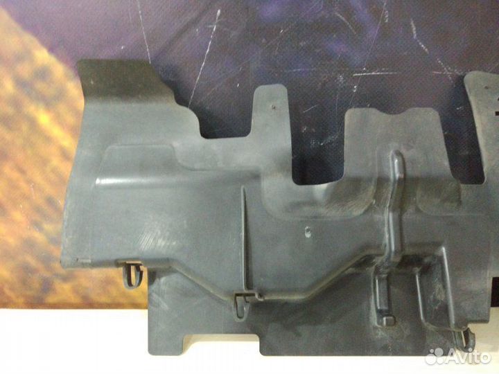 Диффузор радиатора левый Volkswagen Passat Variant