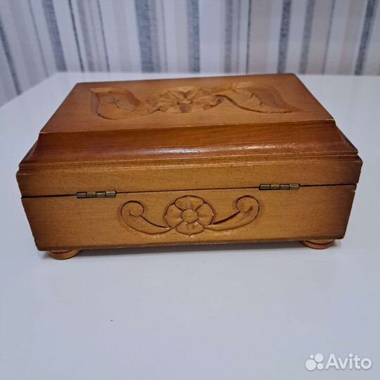 Шкатулка резная деревянная